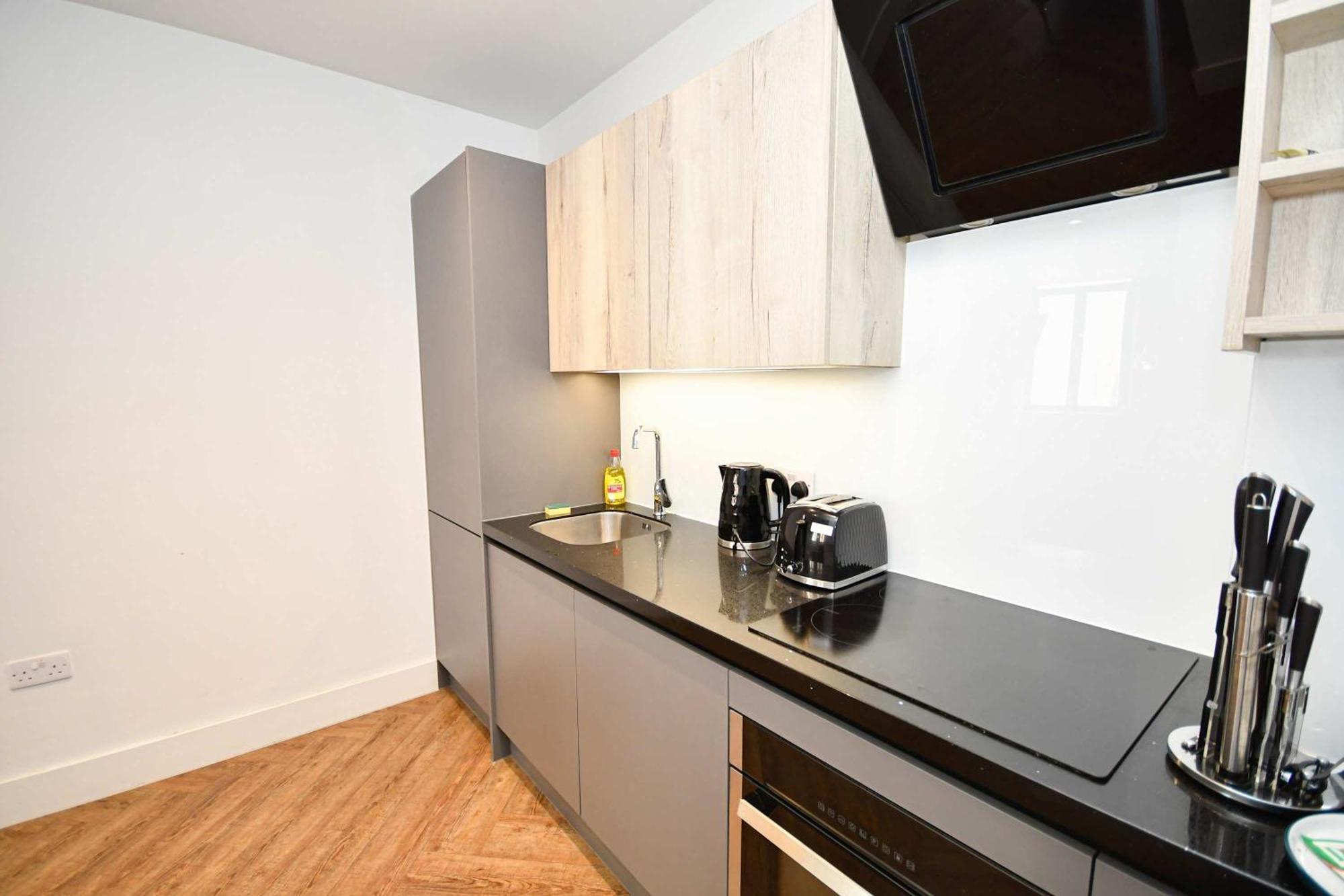 Apartment Sleek 2 Bedroom In