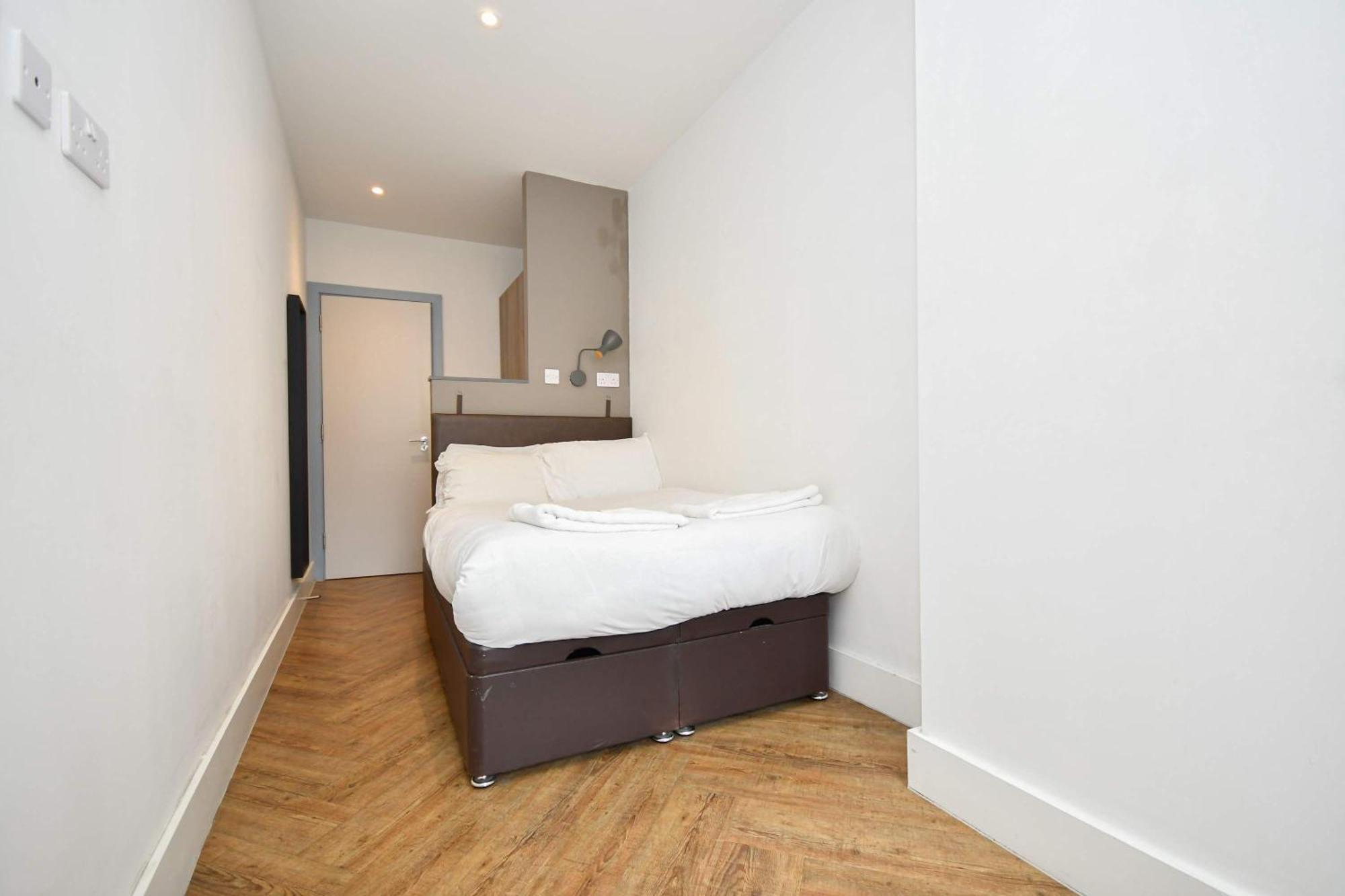 Sleek 2 Bedroom In Apartment *